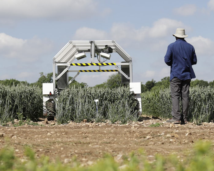 Agri-robot and farmer