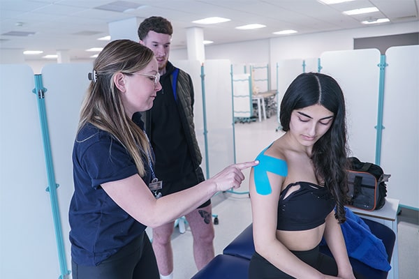 Students in Physiotherapy Simulation