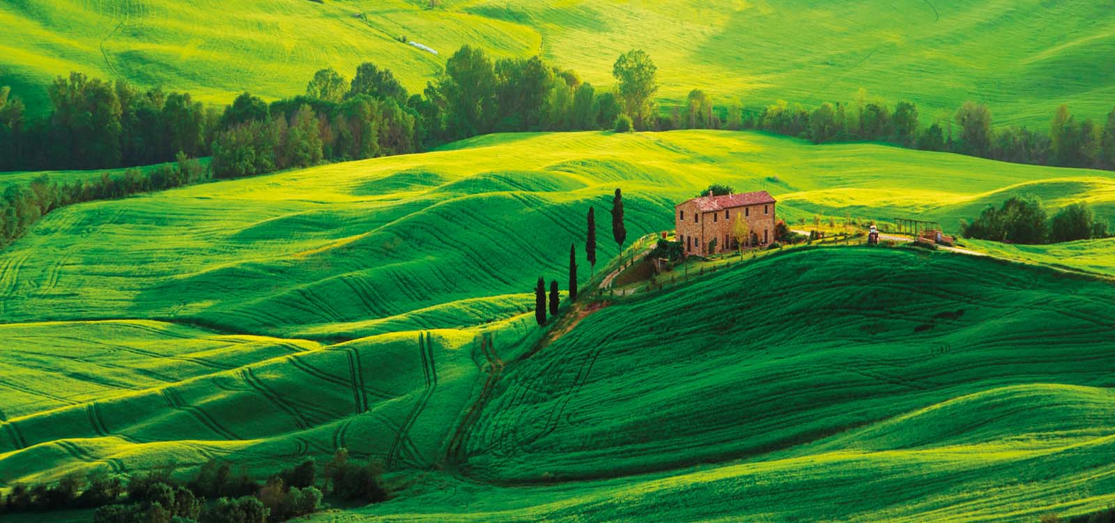 Hills and a farm in Tuscany.